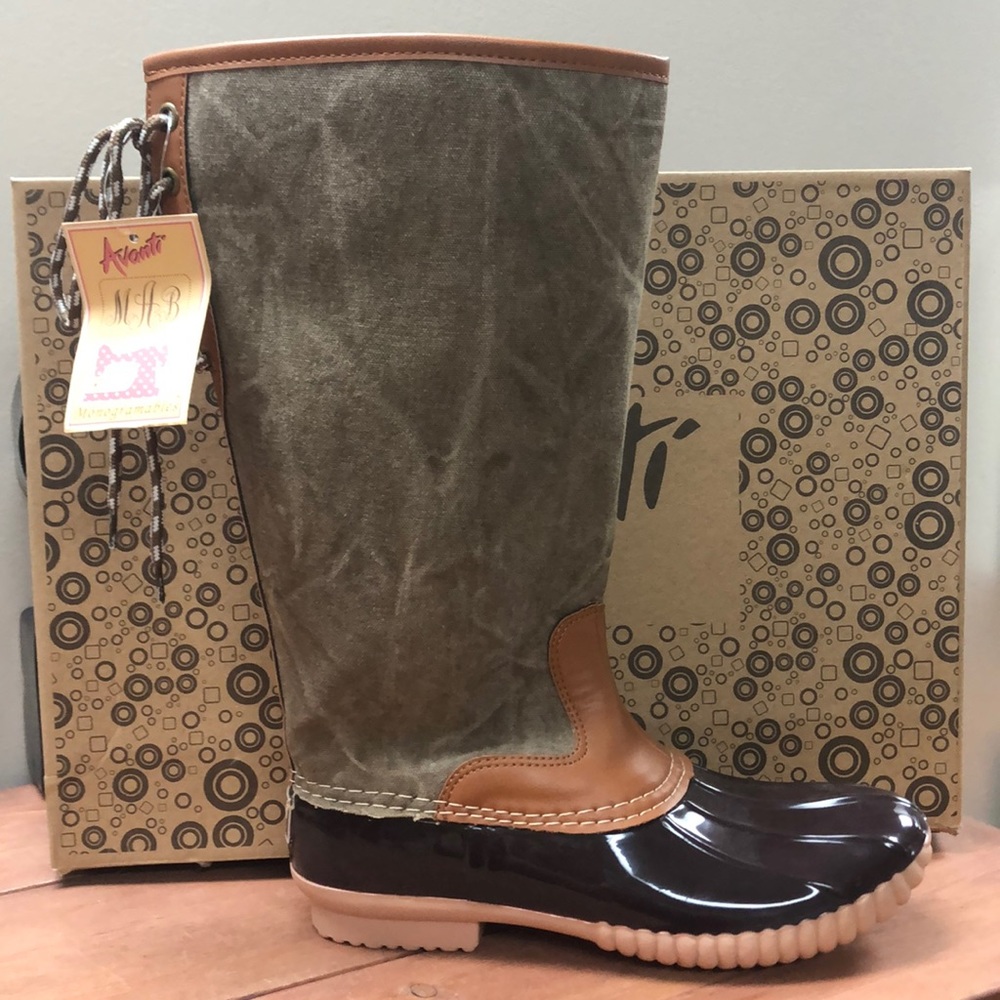 NWT Avanti Tall brown distressed duck boot